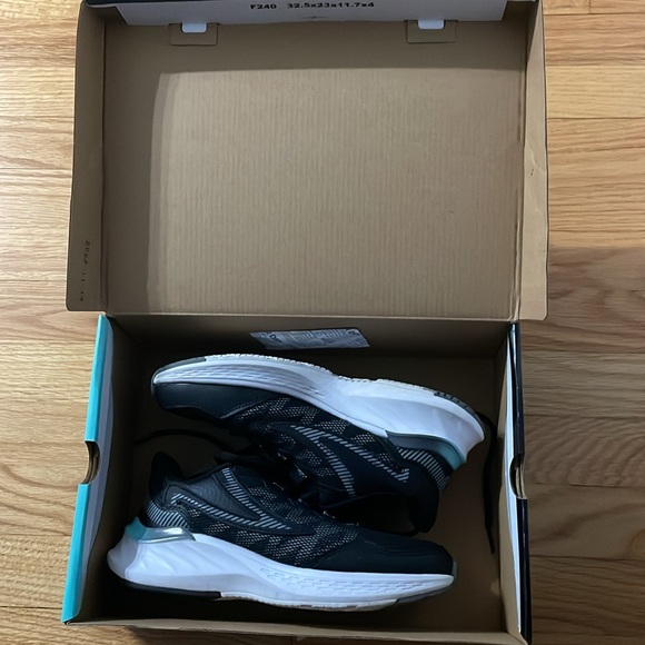 Like new! Womens FILA black aqua running shoes Sz 7 Great condition, w/ Box - Picture 8 of 11